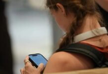 Як добровільна нічна заборона на використання соцмереж у Великій Британії впливає на підлітків 16 та 17 років
